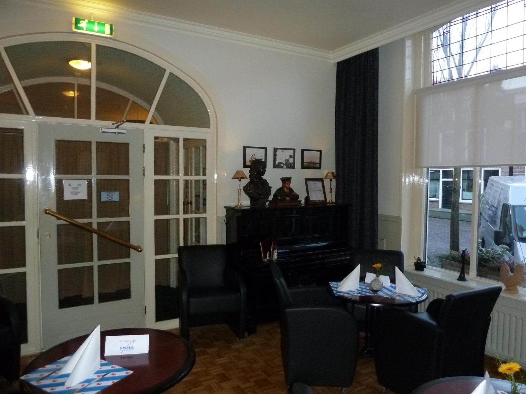 Hotel Centraal Харлинген Екстериор снимка